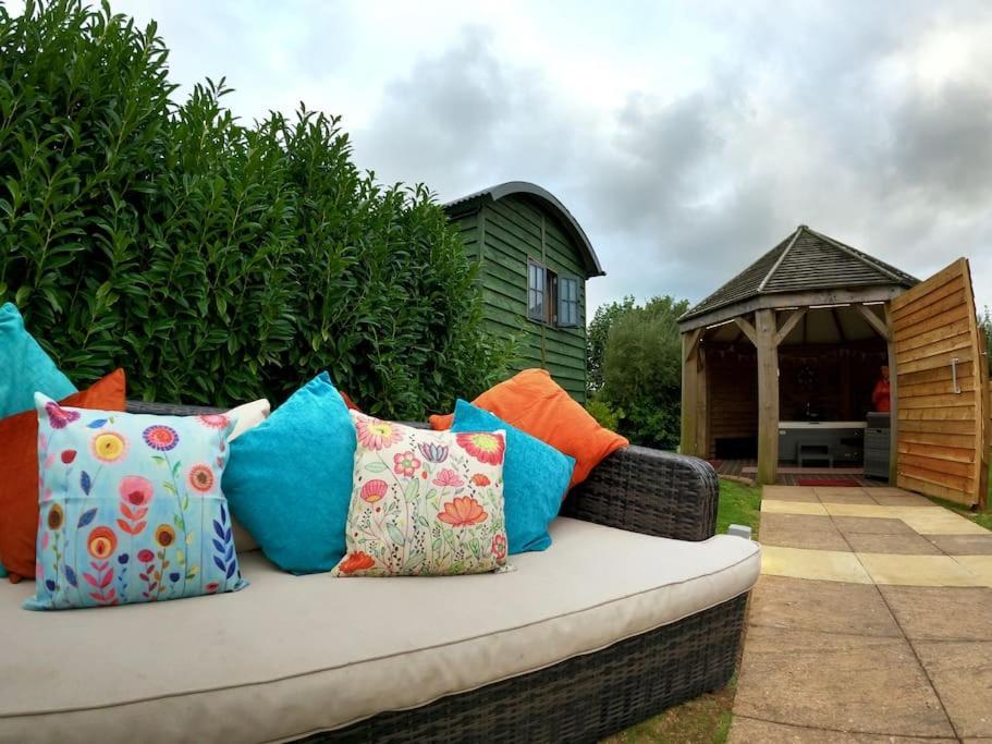 Romantic Retreat - Luxury Shepherds Hut + Hot Tub! Camborne Exterior foto