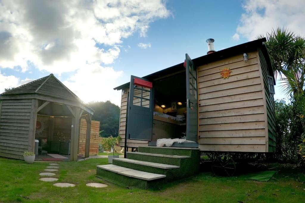 Romantic Retreat - Luxury Shepherds Hut + Hot Tub! Camborne Exterior foto
