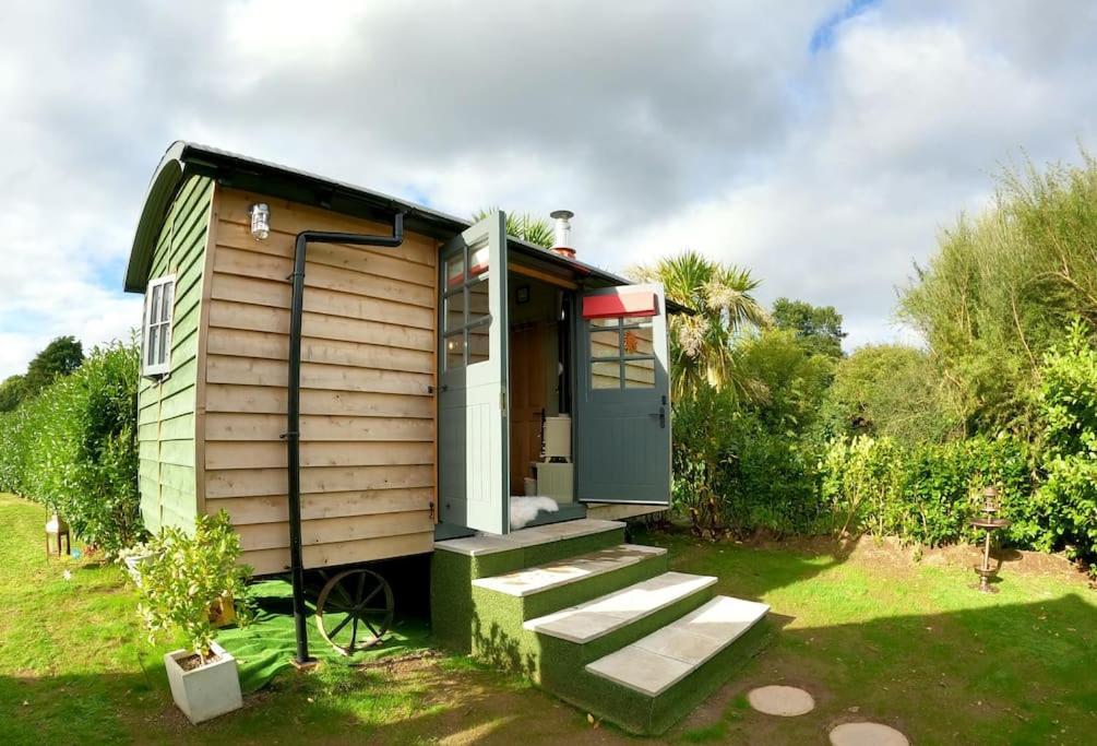 Romantic Retreat - Luxury Shepherds Hut + Hot Tub! Camborne Exterior foto